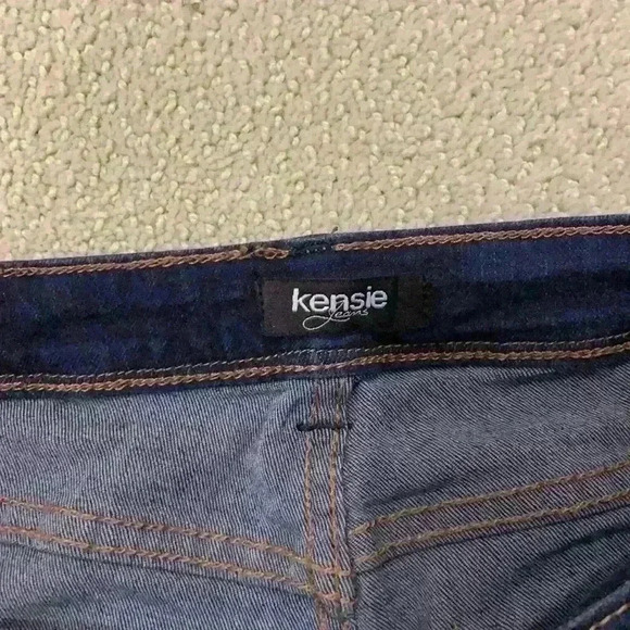 Kensie Jeans Distressed Straight Jeans. - Picture 6 of 7
